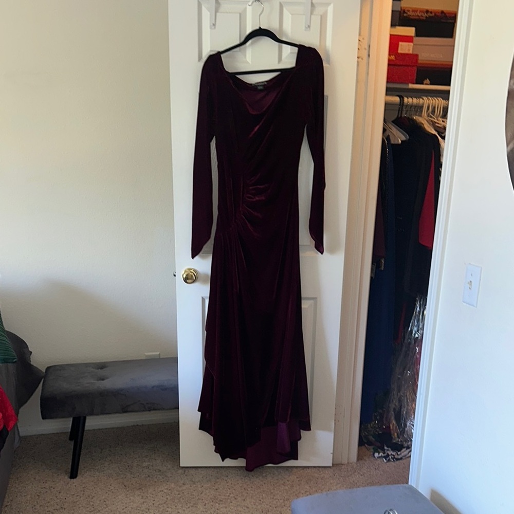The Pyramid Collection Long Sleeve Velvet Maxi Dress - Burgundy